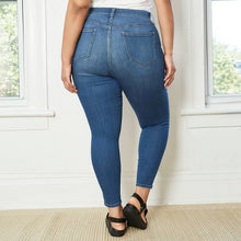 Load image into Gallery viewer, Women&#39;s Plus Size Mid Rise Skinny Jeans
