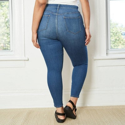 Women's Plus Size Mid Rise Skinny Jeans