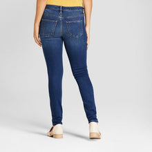 Load image into Gallery viewer, Women&#39;s Mid-Rise Jeggings
