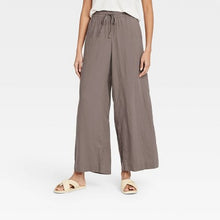 Load image into Gallery viewer, Women&#39;s Mid-Rise Wide Leg Pants
