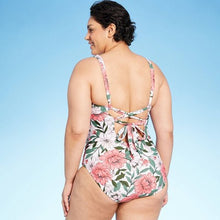 Load image into Gallery viewer, Women&#39;s Twist-Front Classic One Piece Swimsuit

