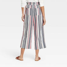 Load image into Gallery viewer, Women&#39;s Mid-Rise Tie-Front Cropped Wide Leg Pants
