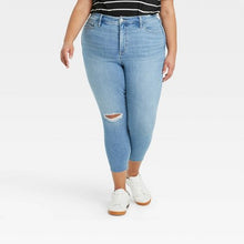 Load image into Gallery viewer, Women&#39;s Plus Size High-Rise Destructed Skinny Jeans
