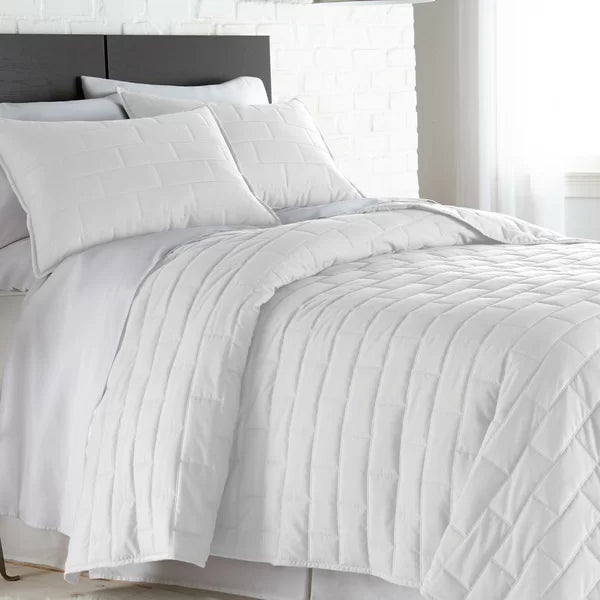Full/Queen Quilt + 2 Standard Shams Bright White Giabella Microfiber Modern & Contemporary Quilt Set