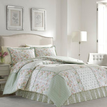 Load image into Gallery viewer, King Comforter + 2 King Shams Harper Green Floral Patchwork 100% Cotton Reversible Comforter Set of 4
