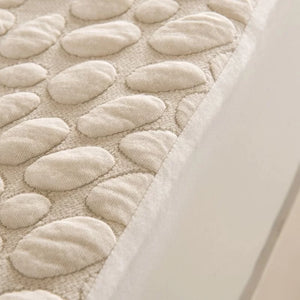 Hypoallergenic and Waterproof Fitted Mattress Protector twin