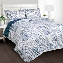 Load image into Gallery viewer, Jager Standard Cotton 320 TC Reversible Coastal 3 Piece Quilt Set king
