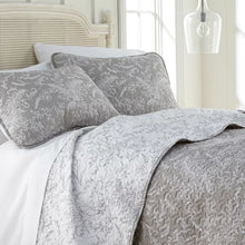 Load image into Gallery viewer, Jake-Lee Microfiber Reversible Traditional Quilt Set king/ cali king
