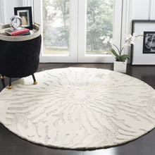 Load image into Gallery viewer, Jefferson Handmade Tufted Wool Silver/Ivory Rug 5&#39; round
