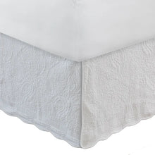 Load image into Gallery viewer, Jesper Quilted 18&quot; king Bed Skirt
