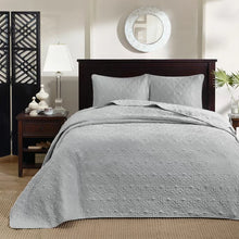 Load image into Gallery viewer, Lilia Microfiber Reversible Coverlet / Bedspread Set queen
