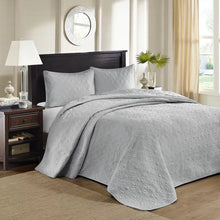 Load image into Gallery viewer, Lilia Microfiber Reversible Coverlet / Bedspread Set queen

