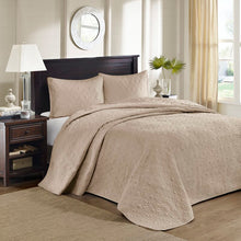 Load image into Gallery viewer, Lilia Reversible Bedspread Set 325AH
