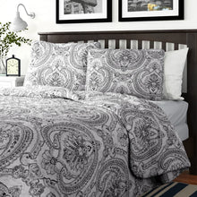 Load image into Gallery viewer, Ludvik Microfiber Reversible Traditional Quilt Set full/queen
