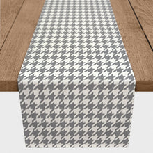 Load image into Gallery viewer, Lynne Houndstooth Table Runner GL374
