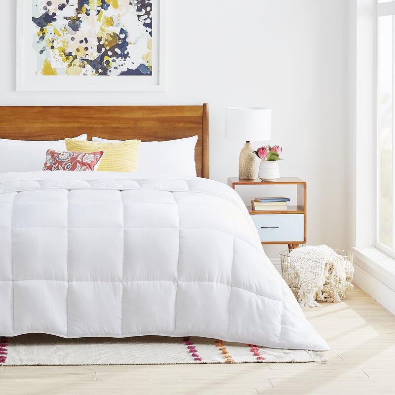 California King White Microfiber Down Alternative Comforter SB2033