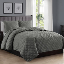 Load image into Gallery viewer, Full Microfiber Reversible Diamond Quilt Set
