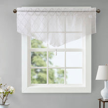 Load image into Gallery viewer, Niord Geometric Pointed 50&#39;&#39; Window Valance CG302
