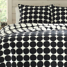 Load image into Gallery viewer, Pienet Kivet Black/White Standard Cotton 136 TC Reversible Modern &amp; Contemporary Quilt Set
