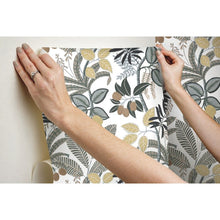 Load image into Gallery viewer, 28.29 sq. ft. Prathersville Peel &amp; Stick Floral Wallpaper
