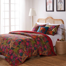 Load image into Gallery viewer, Full/Queen Quilt + 2 Shams + 2 Throw Pillows Quilt Set
