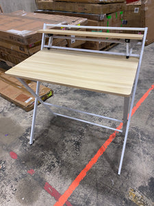 Kamariyon Desk
