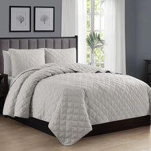 Load image into Gallery viewer, Reversible Quilt Set king - 3pc set
