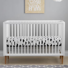 Load image into Gallery viewer, Roscoe 3 in 1 Convertible Crib
