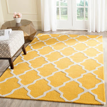 Load image into Gallery viewer, SAFAVIEH Handmade Cambridge Luisa Modern Moroccan Wool Rug - 6&#39; x 9&#39; - Gold/Ivory 6016RR
