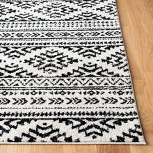 Load image into Gallery viewer, SAFAVIEH Tulum Bora Moroccan Boho Chic Area Rug - 6&#39; x 9&#39; - Black/Ivory
