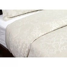 Load image into Gallery viewer, Savoy Reversible Traditional Duvet Cover queen
