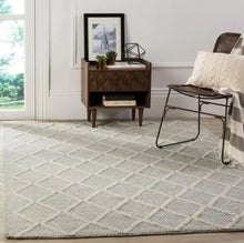 Load image into Gallery viewer, Natura Silver/Ivory 2 ft. x 3 ft. Geometric Area Rug Rectangle
