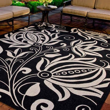 Load image into Gallery viewer, Courtyard Black/Sand 6 ft. x 7 ft. Square Border Indoor/Outdoor Area Rug
