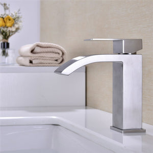 Single Hole Bathroom Faucet with Drain Assembly  CG45