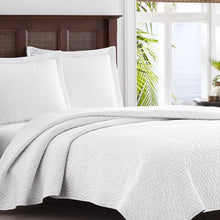 Load image into Gallery viewer, King Quilt + 2 King Shams White Standard Cotton 136 TC Reversible 3 Piece Quilt Set
