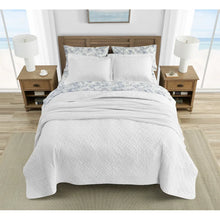 Load image into Gallery viewer, King Quilt + 2 King Shams White Standard Cotton 136 TC Reversible 3 Piece Quilt Set
