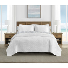 Load image into Gallery viewer, King Quilt + 2 King Shams White Standard Cotton 136 TC Reversible 3 Piece Quilt Set
