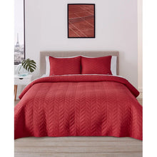Load image into Gallery viewer, King Quilt + 2 Standard Shams Red Standard Cotton 140 TC Quilt Set
