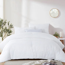 Load image into Gallery viewer, Suniya Microfiber Reversible 3 Piece Comforter Set king
