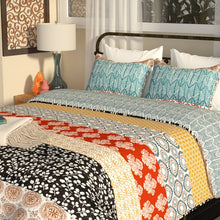 Load image into Gallery viewer, Tamela Reversible Quilt Set AP97

