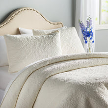 Load image into Gallery viewer, King Quilt + 2 King Shams White Thor Microfiber 3 Piece Quilt Set
