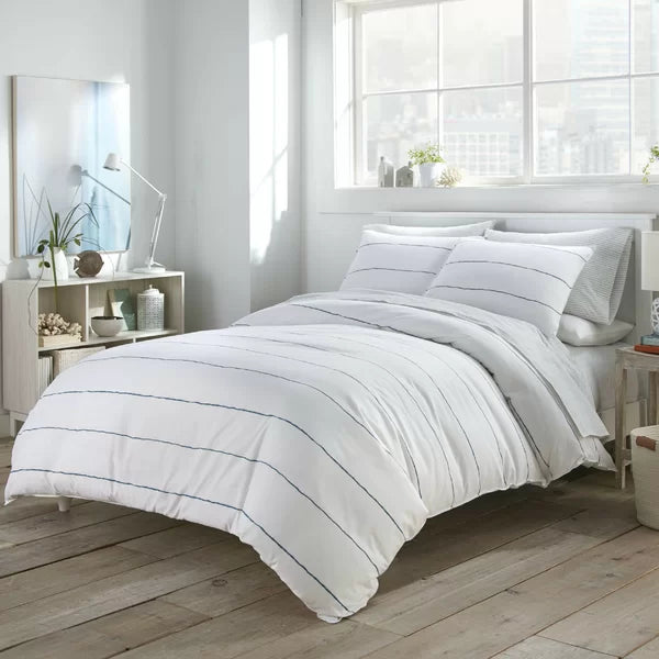 Tideline White/Blue Microfiber Reversible Modern & Contemporary Duvet Cover Set twin