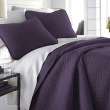 Load image into Gallery viewer, Vilano Oversized Quilt Set, Full/Queen
