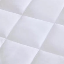 Load image into Gallery viewer, Wayfair Sleep™ Mattress Pad queen
