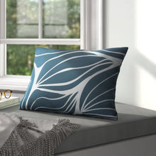 Load image into Gallery viewer, Weccacoe Indoor / Outdoor Floral Pillow Cover and Insert - Set of 2 pillows
