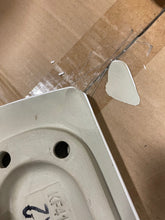 Load image into Gallery viewer, Glossy White St. Tropez® 1.6 "GPF" Elongated One-Piece Toilet (Seat Included)
