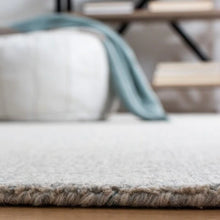 Load image into Gallery viewer, Safavieh Clearance Abstract Light Grey Rug 2&#39; x3&#39;
