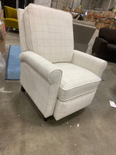Load image into Gallery viewer, Leni 33.5&#39;&#39; Wide Manual Standard Recliner
