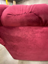 Load image into Gallery viewer, Pindall 95&#39;&#39; Chesterfield Sofa *AS-IS*
