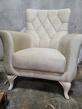 Load image into Gallery viewer, Naser 36&#39;&#39; Wide Tufted Armchair
